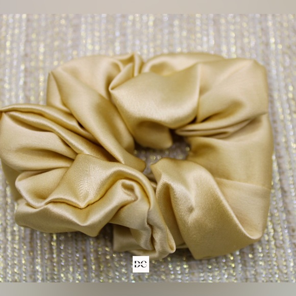 100% 22momme Mulberry Silk Scrunchies (4cm wide) - Picture 4 of 5